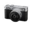 Fujifilm X-E5 Kamera mit XF23mm F2.8 Objektiv, silber, kompakt und modern.